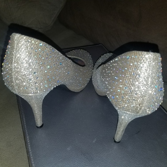 Like new heels - Picture 3 of 4